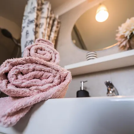 Lägenhet Pitypang Apartman *